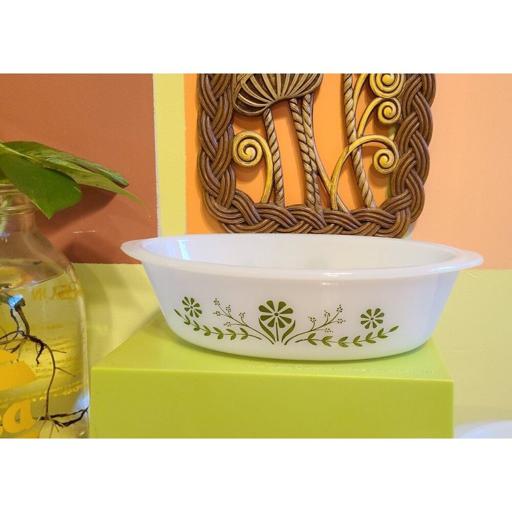 Jeanette Queen Victoria Pattern (aka Green Daisy) glasbake Casserole dish